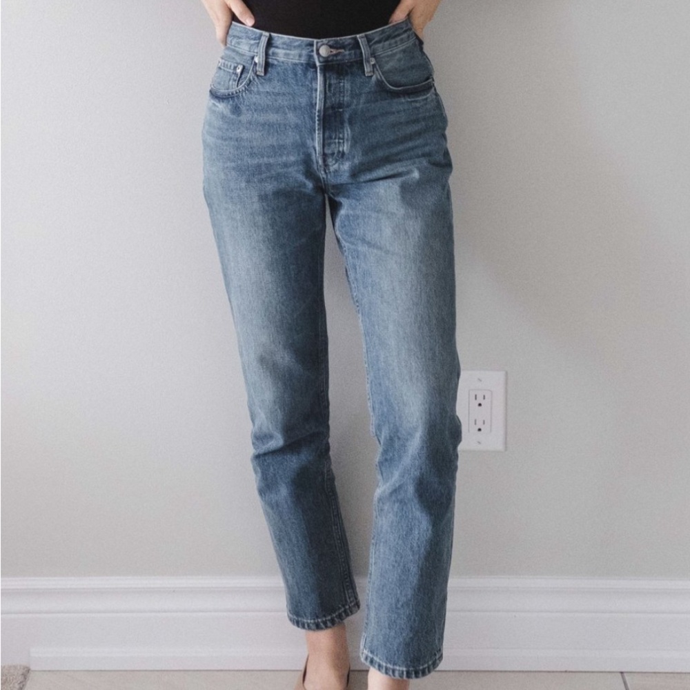 Everlane High Waisted “ The 90’s Cheeky Jean “ Crop - Vintage Mid Blue